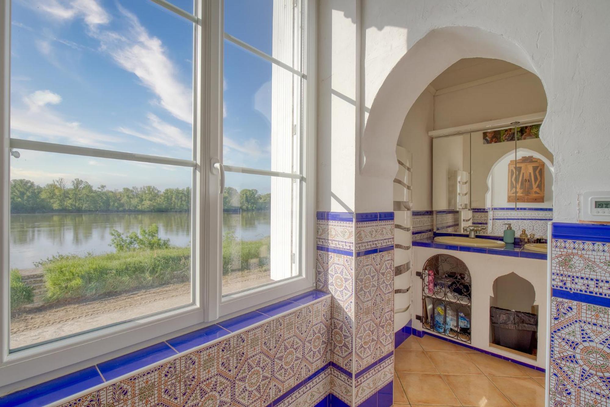 Jacuzzi Et Vue Sur Loire - Maison D'Hotes L'Odyssee La Chapelle-sur-Loire Ngoại thất bức ảnh