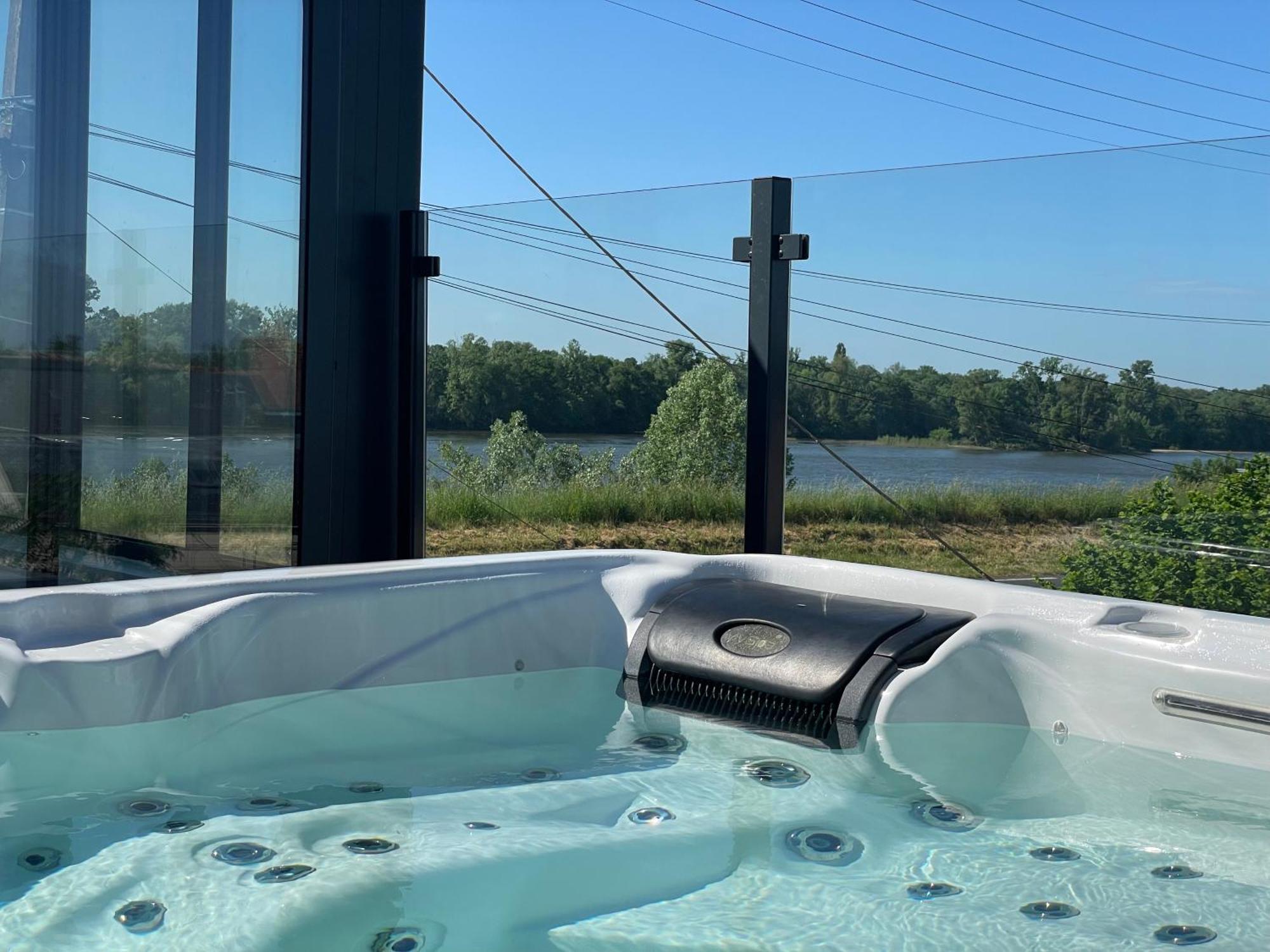 Jacuzzi Et Vue Sur Loire - Maison D'Hotes L'Odyssee La Chapelle-sur-Loire Ngoại thất bức ảnh